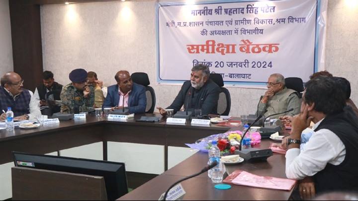 महिलाओं को आर्थिक गतिविधि से जोड़ने के साथ योजनाओं का निरंतर अवलोकन और आंकलन जरूरी : मंत्री श्री पटेल